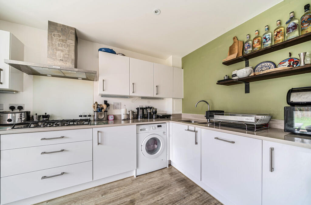 Dillmount Drive, Walton-On-Thames, Surrey, KT12 photo 3