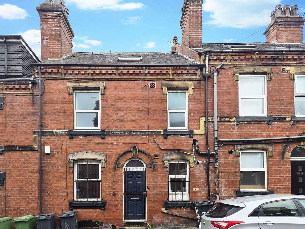 2-bed terraced on Quarry Street, Leeds, £145,000