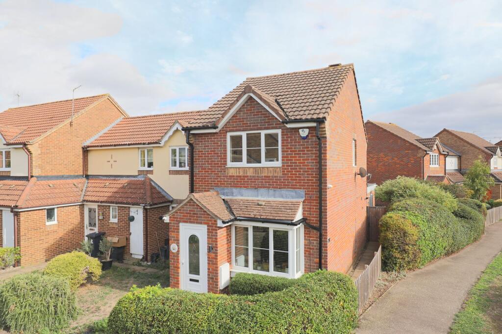 2-bed detached on Isabel Gate, Cheshunt, EN8, £459,995