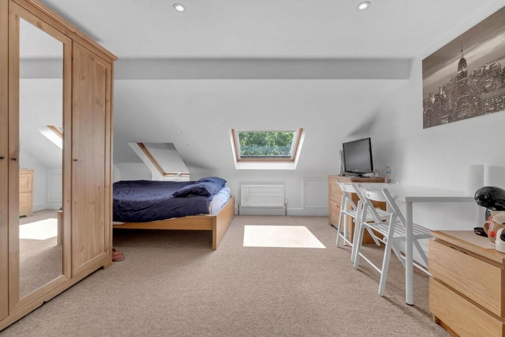 Apartment in London, London Borough of Hammersmith and Fulham - View 3