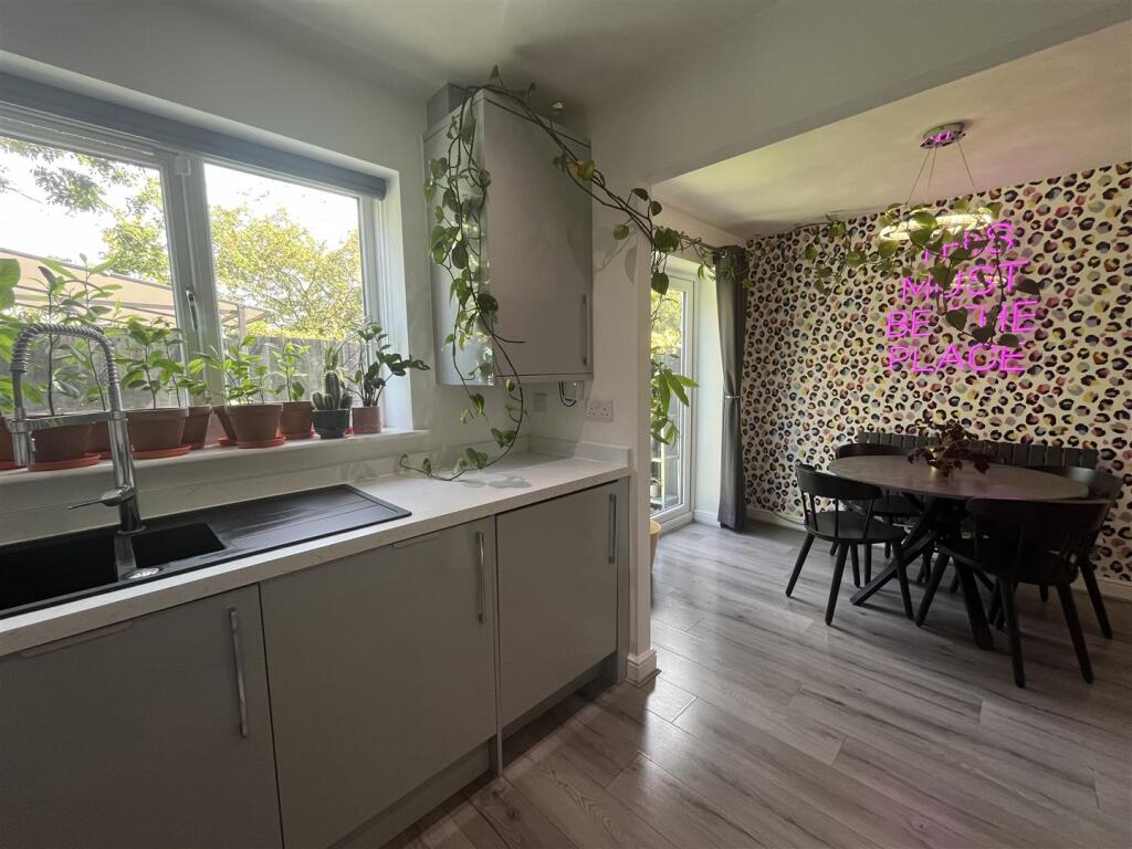 Cherwell Drive, Buttershaw, Bradford photo 5