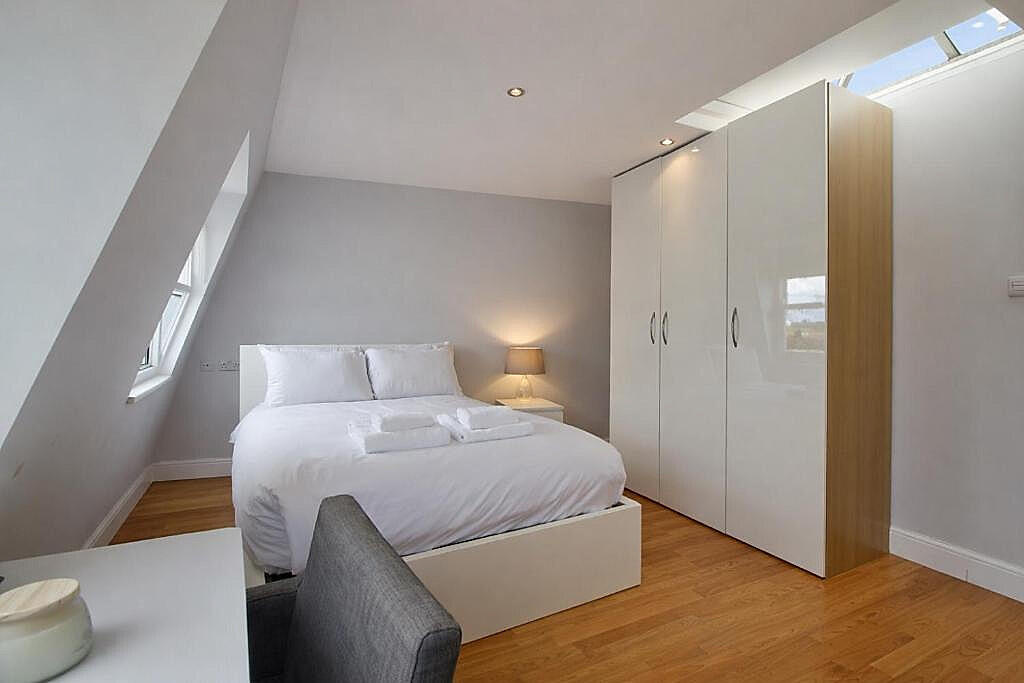 Main image of property: 154 Battersea High Street , Battersea Park, London, SW11 3JR