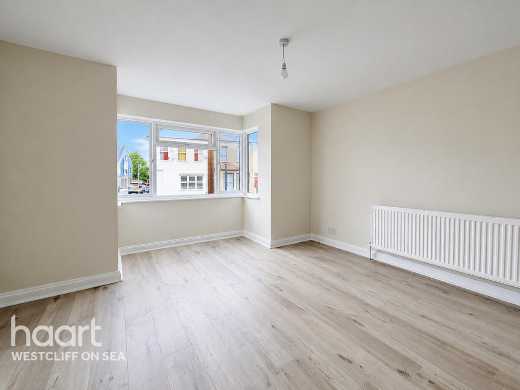 Apartment in Southend-on-Sea, Essex - View 4