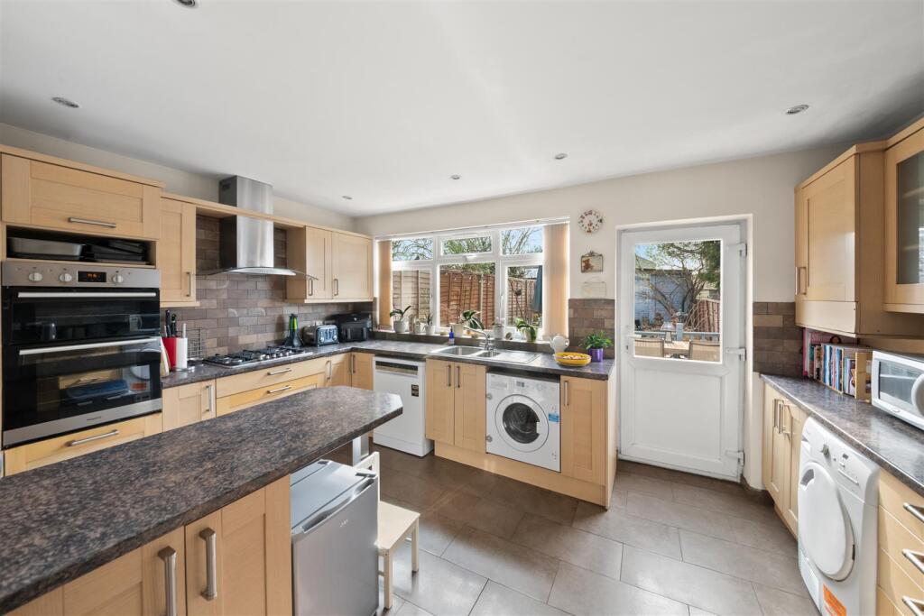 Midhurst Gardens, Hillingdon - View 2