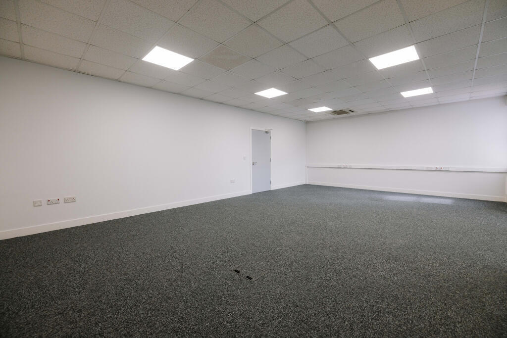 700 sqft office