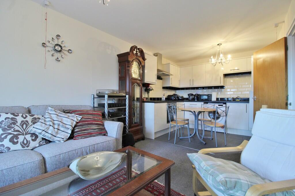 2-bed other on Albert Road, Southsea, £120,000
