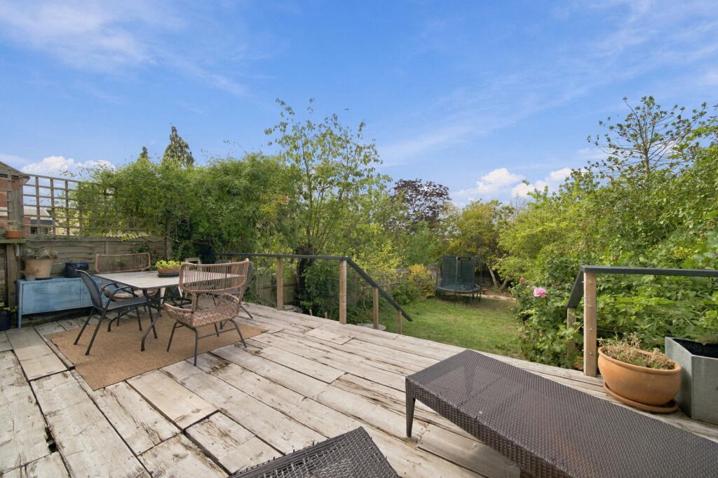 House in London, Willesden Green, Harlesden - More