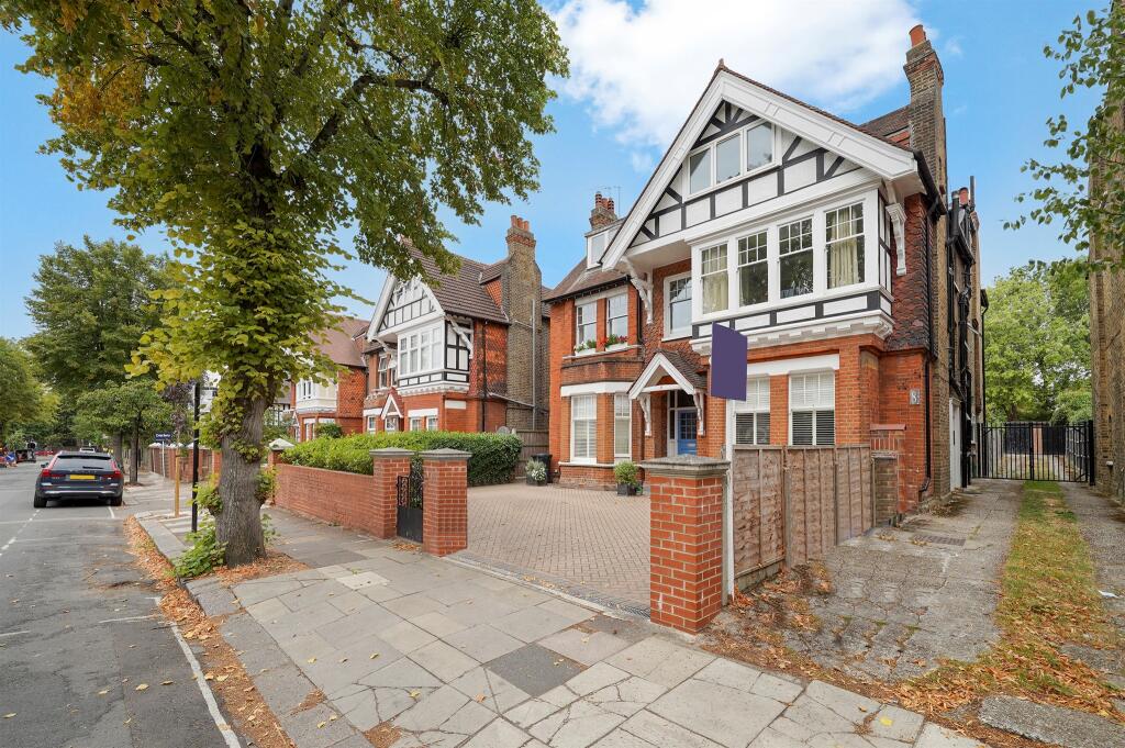 2-bed flat on Blakesley Avenue, London, £775,000