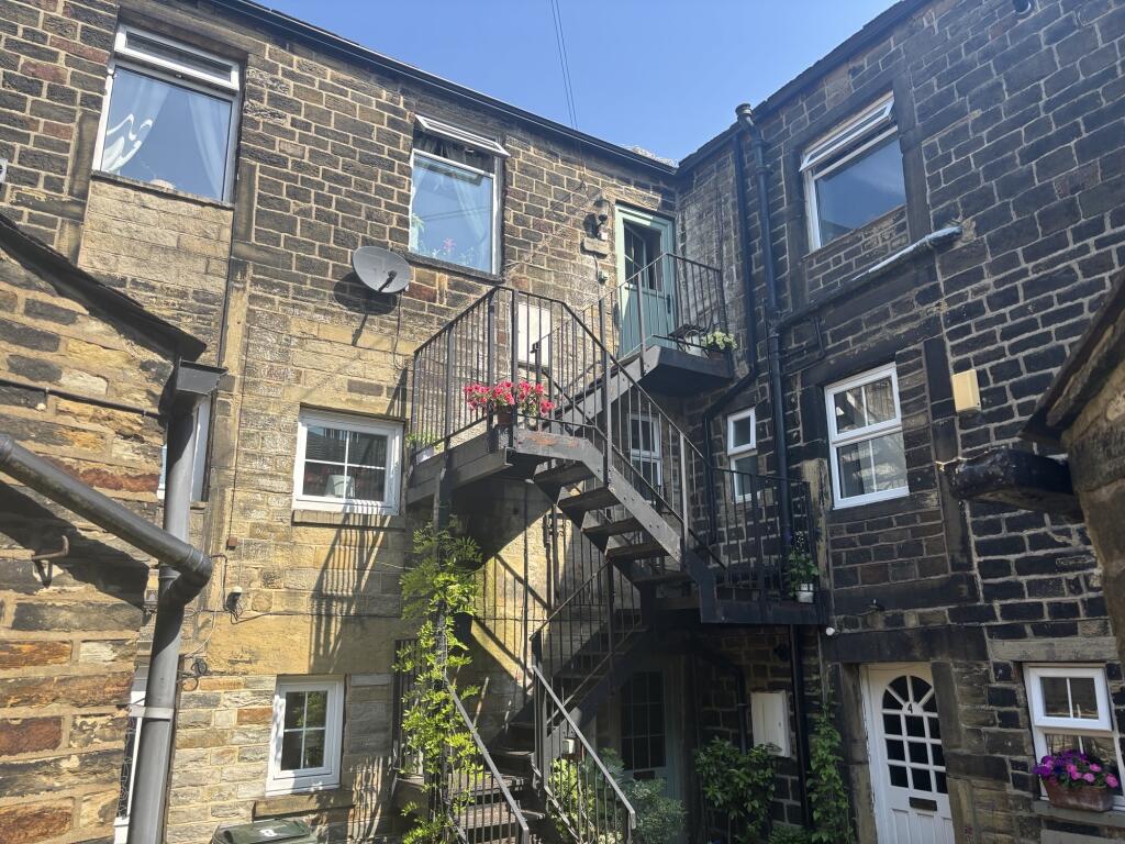 2-bed house on Spring Hill Place, Wilsden, Bingley, Bradford, £225,000