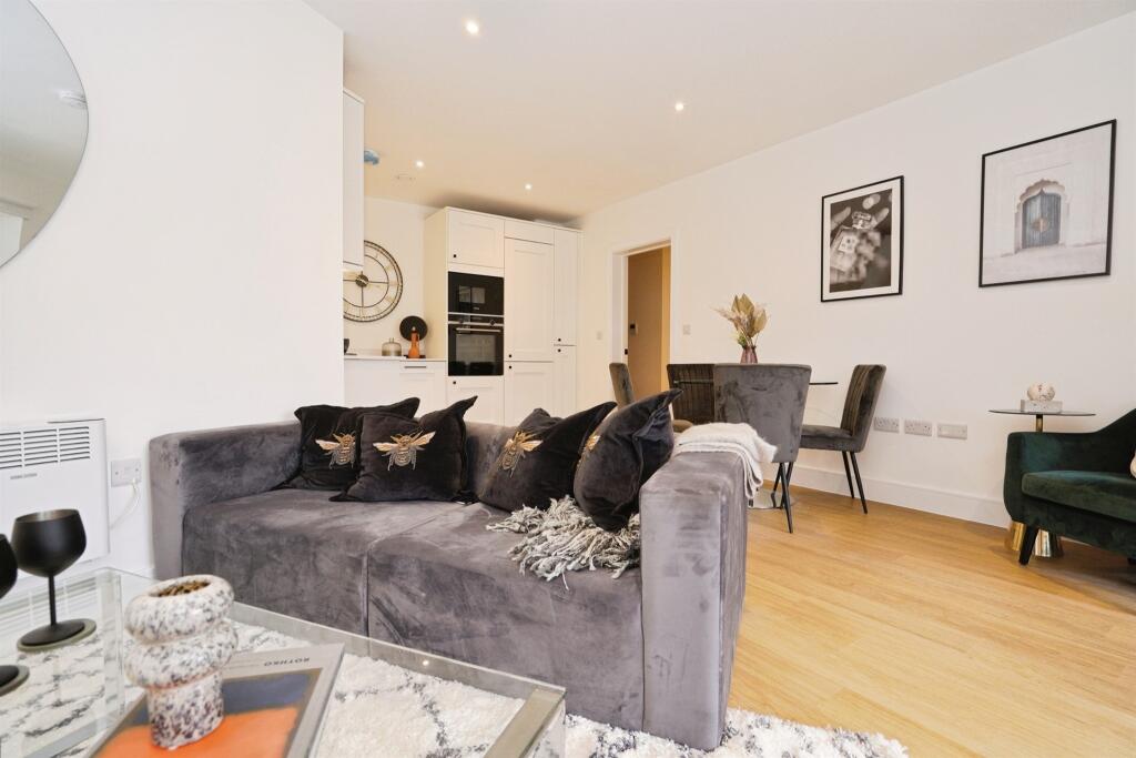 Apartment in St Albans, Fleetville - View 3