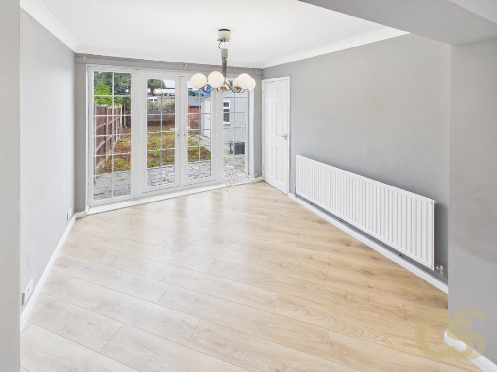 House in Waltham Cross, Cheshunt - More