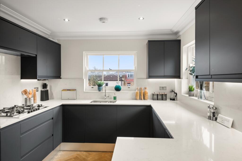 Apartment in London, Hanwell - View 4