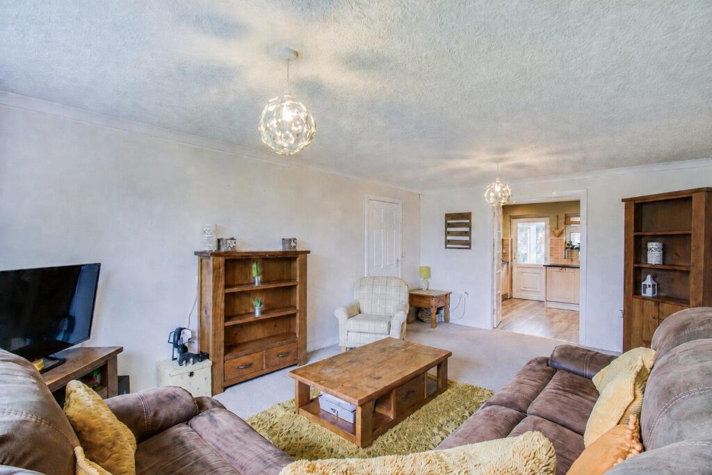 House in Kirklees, Mirfield - More
