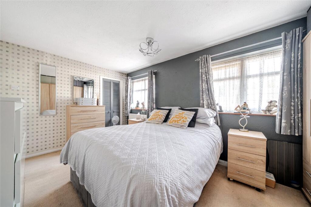 House in Bromley - More