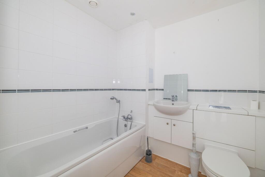 Apartment in Canterbury, Kent - View 5