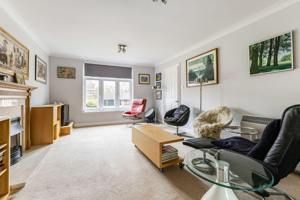Apartment in East Hampshire, Alton - View 3