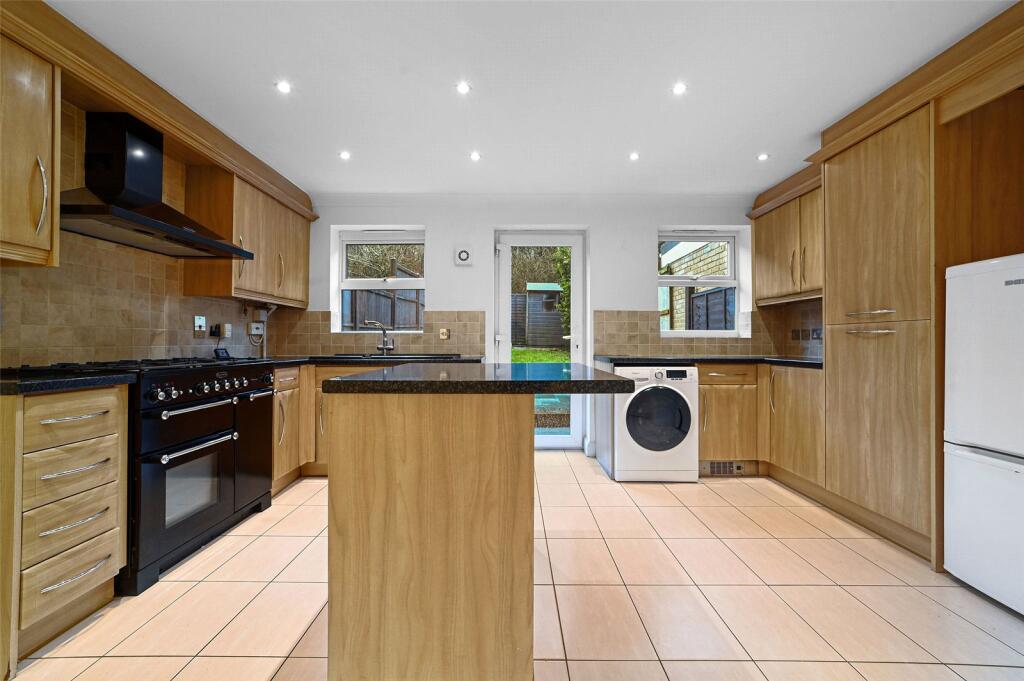 Malkin Drive, Church Langley, Harlow, Essex, CM17 photo 2