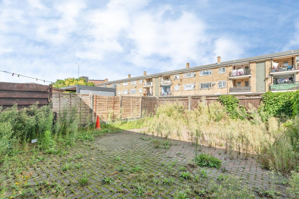 House in Thurrock, Essex - View 4