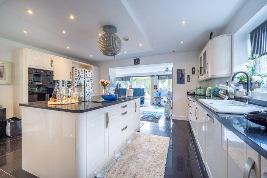 Jasmine Close, Hanley Swan, WR8 photo 4