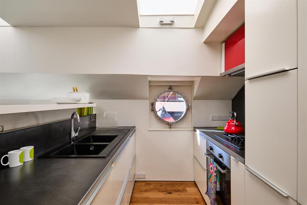 2 bedroom house boat for rent