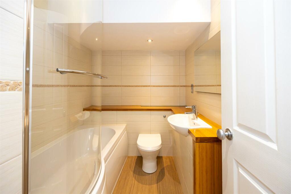 Apartment in Manchester, City Centre - View 3