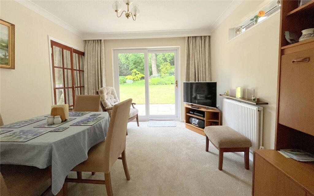 Lyme Crescent, Highcliffe, Christchurch, Dorset, BH23 photo 4