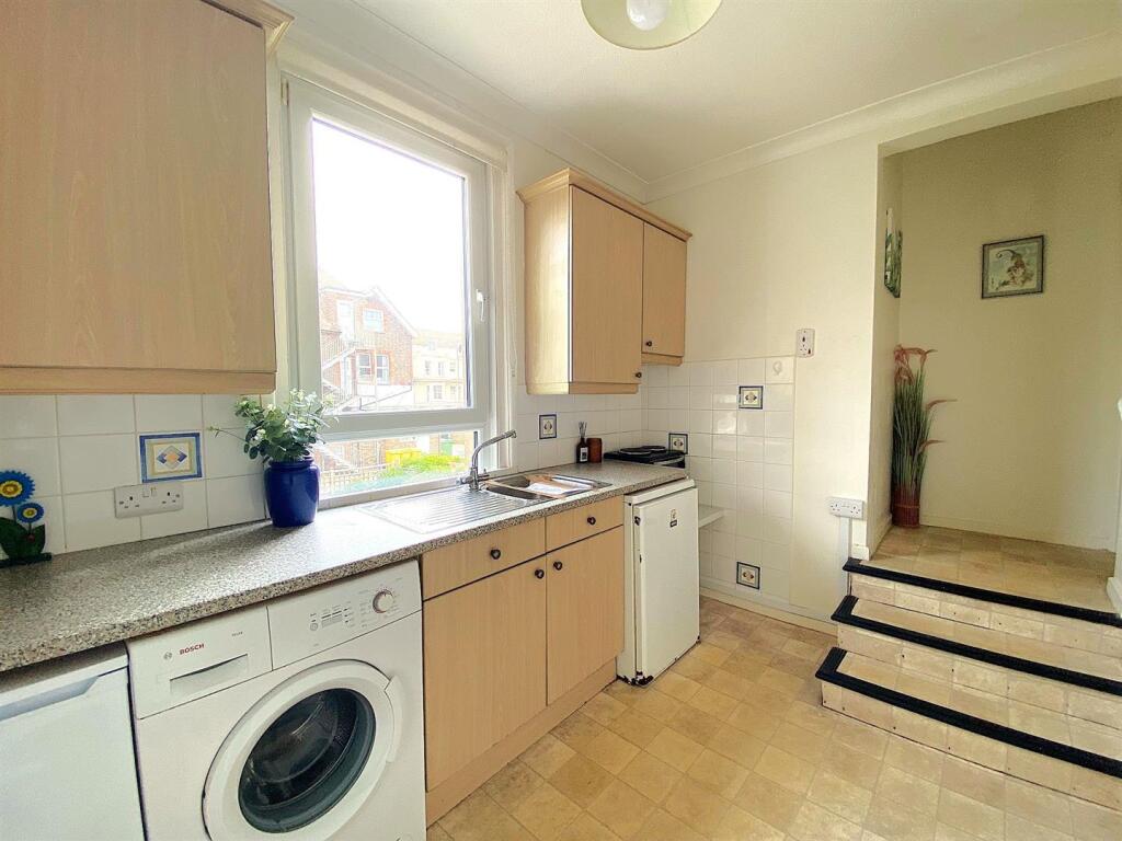 Apartment in Bexhill-on-Sea, Central - View 4