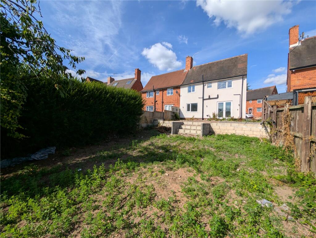 3-bed semi-detached on South Avenue, Rainworth, Mansfield, £165,000