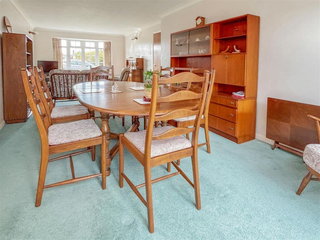 Walnut Avenue, Rustington photo 4