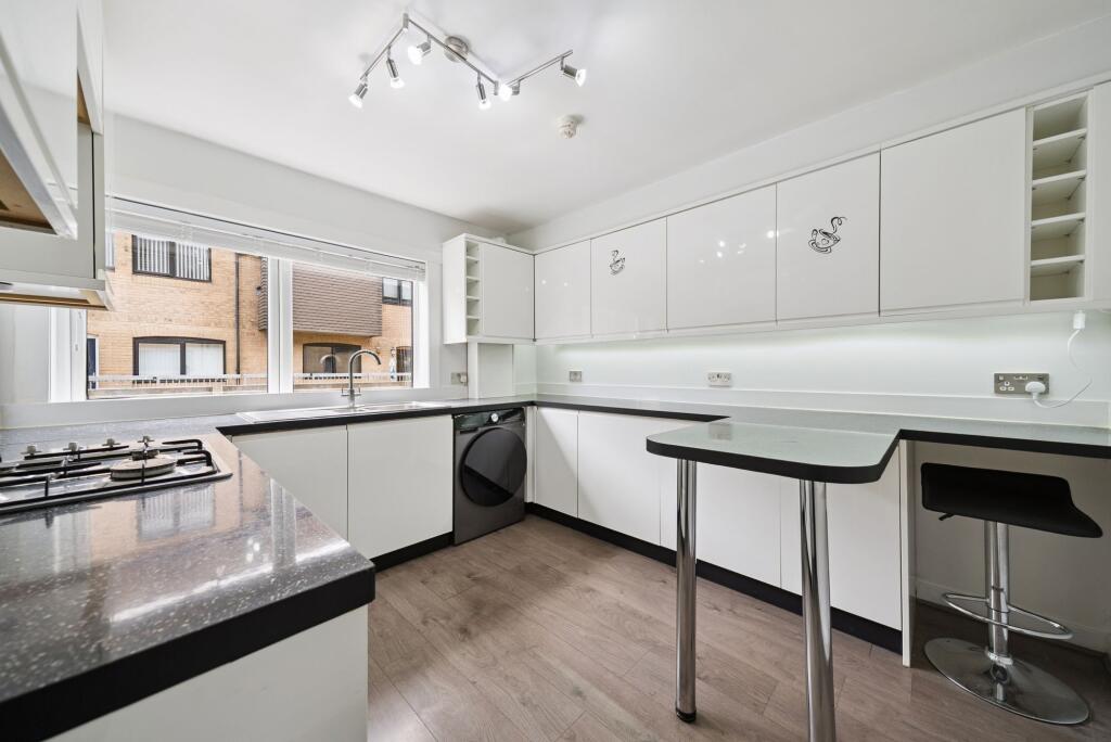 Flat 21 Tower Place, 6 East Clyde Street, Helensburgh, G84 7PA - View 4