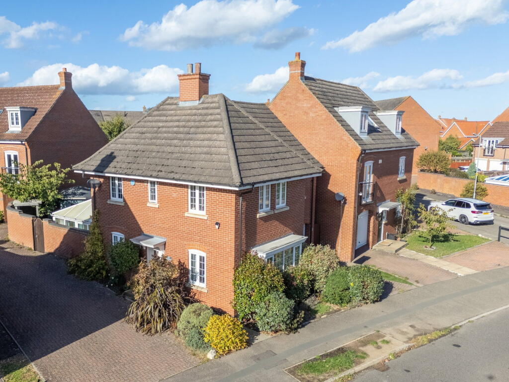 4-bed detached on Ironwood Avenue, Desborough, North Northamptonshire, NN14 2JJ, £335,000