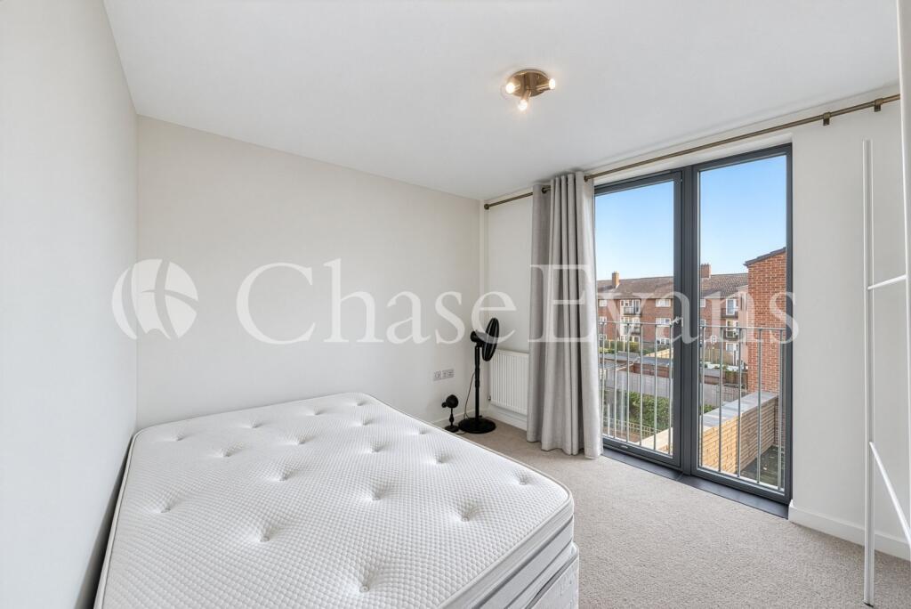Apartment in London, Custom House, Canning Town - More
