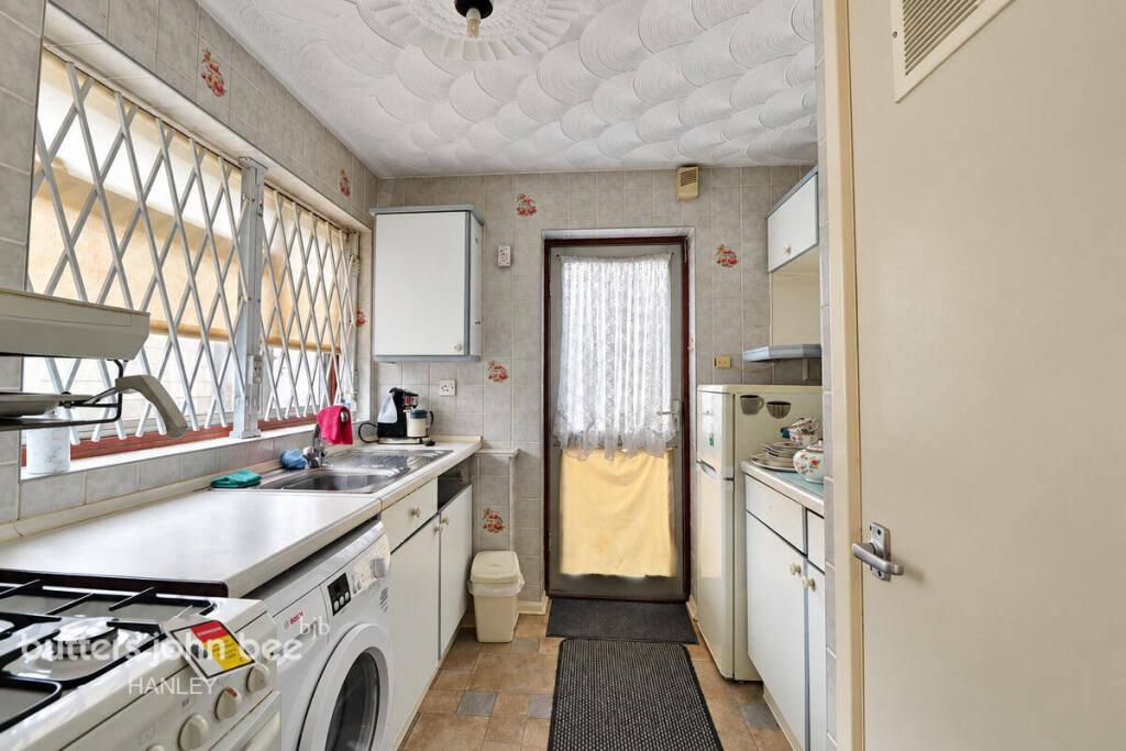House in Stoke-on-Trent - More