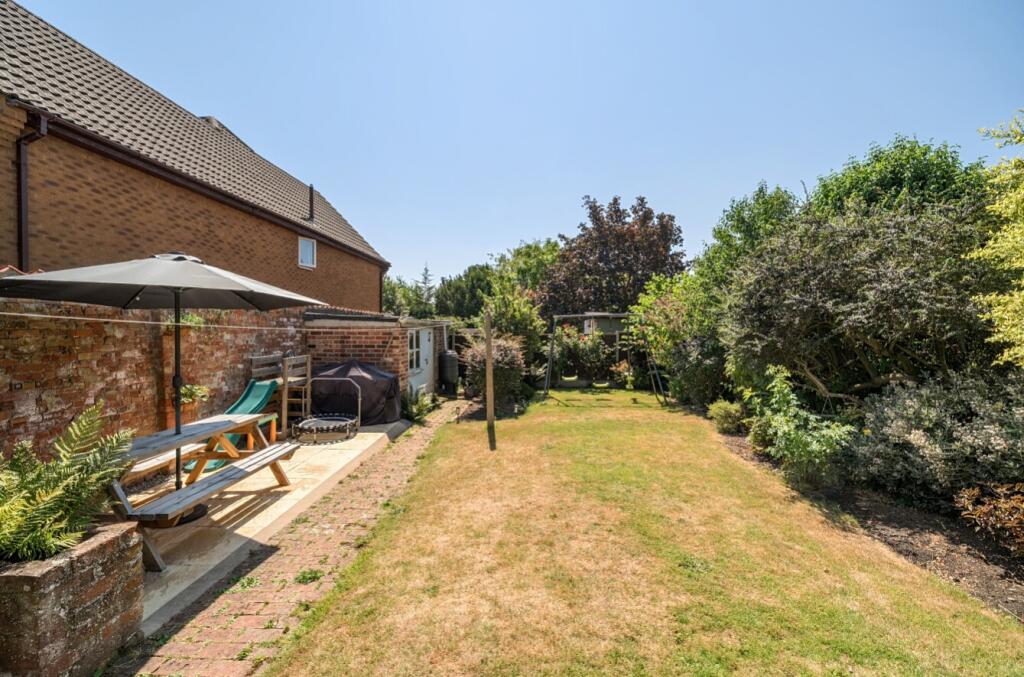 House in South Kesteven, Barrowby - View 4