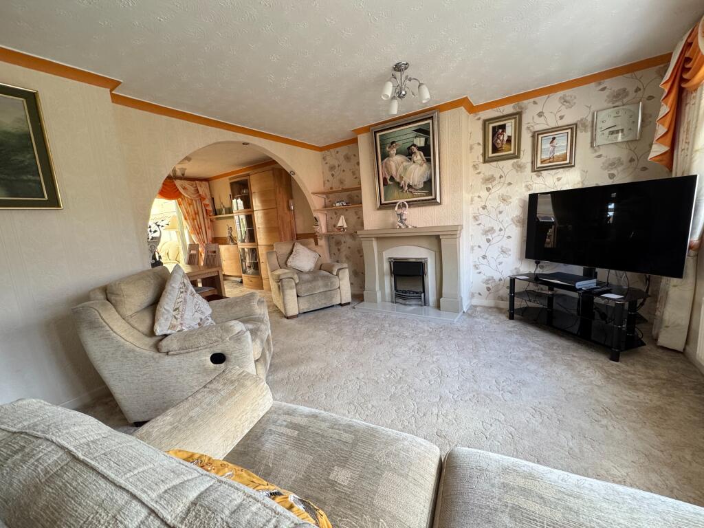 Gatcombe Close, Stretton, Burton-on-Trent, DE13 photo 3