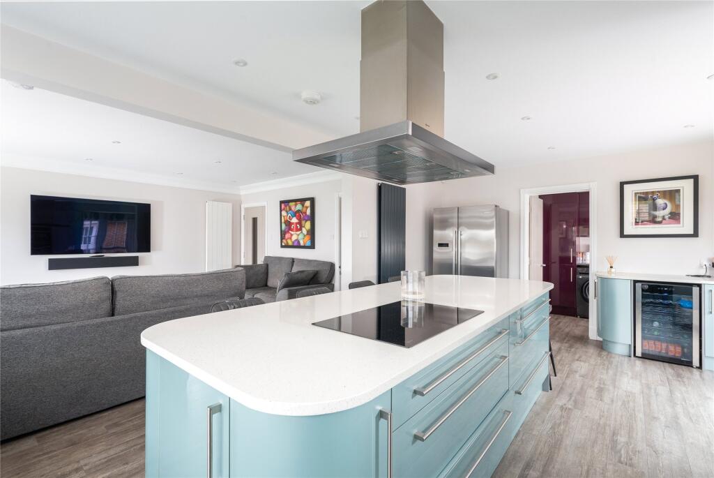 St. Mellion Drive, Great Denham, Bedfordshire, MK40 photo 4