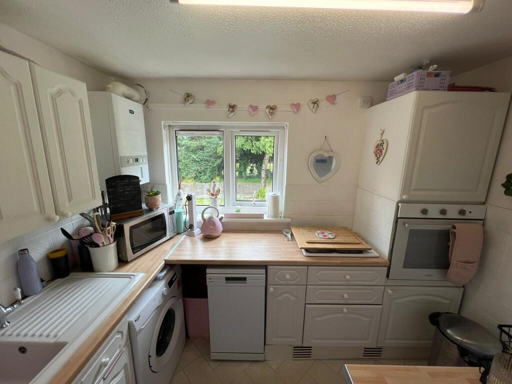 Apartment in Cardiff, Ely - View 3