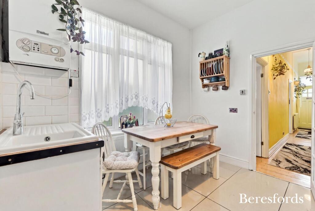 Apartment in Romford - View 4