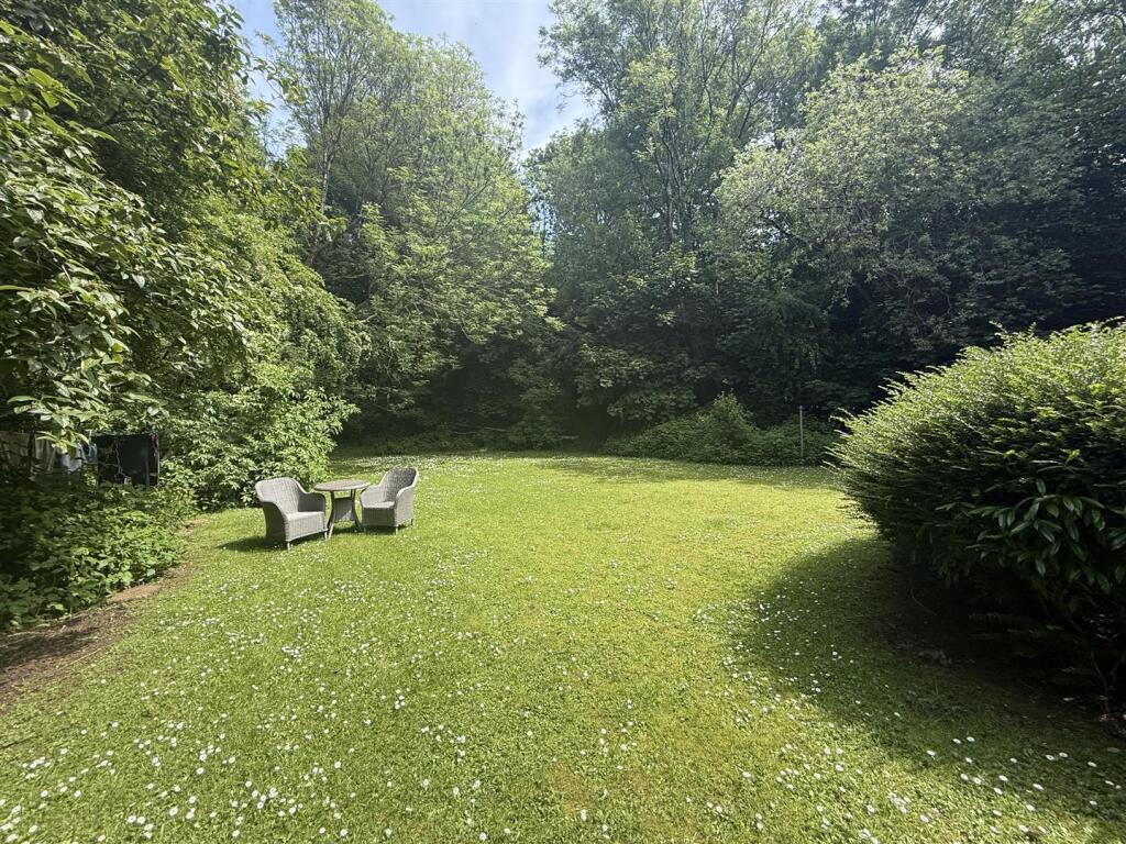 Woodlands Court, Old Kilpatrick, Glasgow photo 3