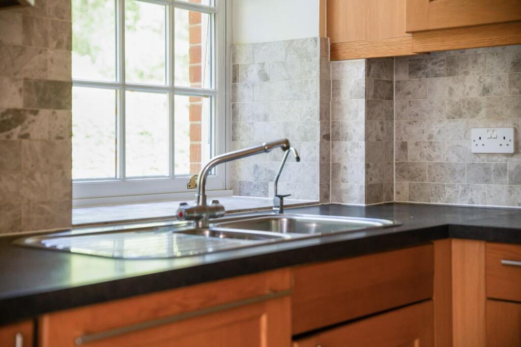 Apartment in Kingston upon Thames - View 5