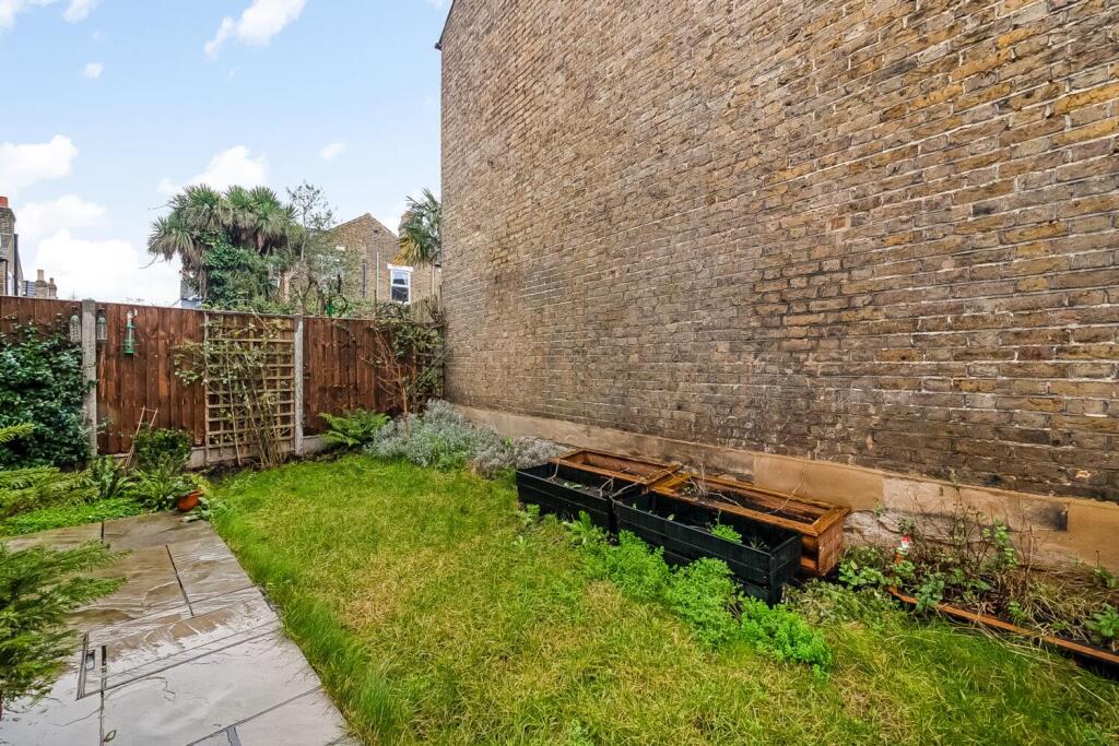 House in London - View 5