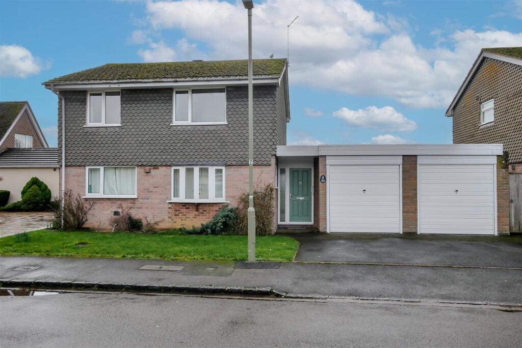 Main image of property: Thames Mead, Crowmarsh Gifford