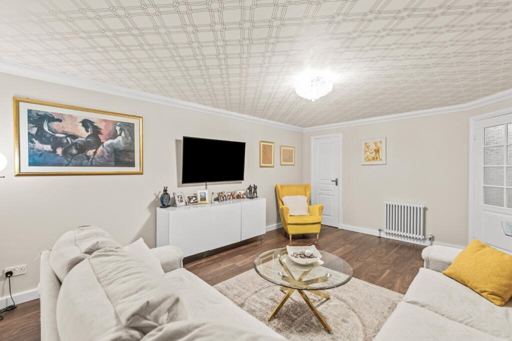 17 Waterfurs Drive, New Carron, Falkirk, FK2 7GB photo 4