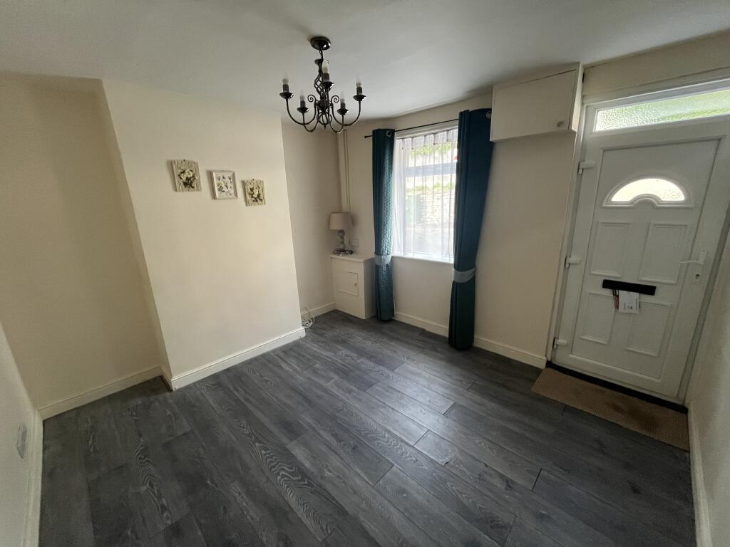 36 Mayfield Road, Ashbourne, Derbyshire DE6 1AR photo 2