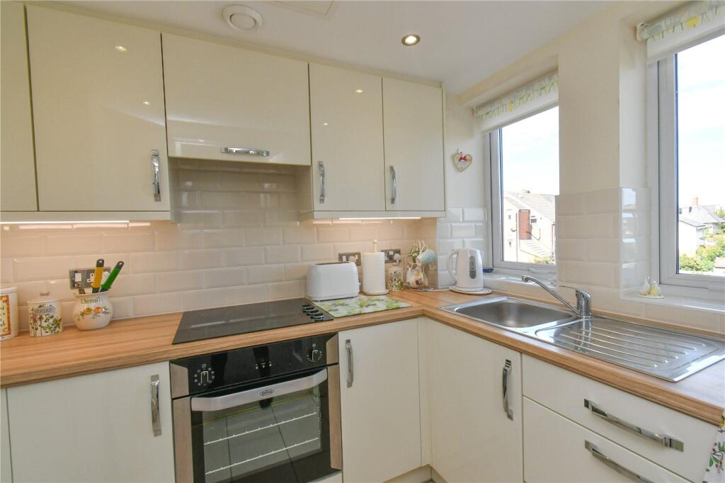 Apartment in Wirral, Liverpool City Region - View 3
