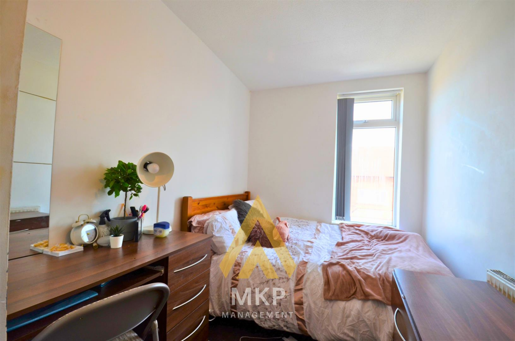 5 bedroom terraced house for rent