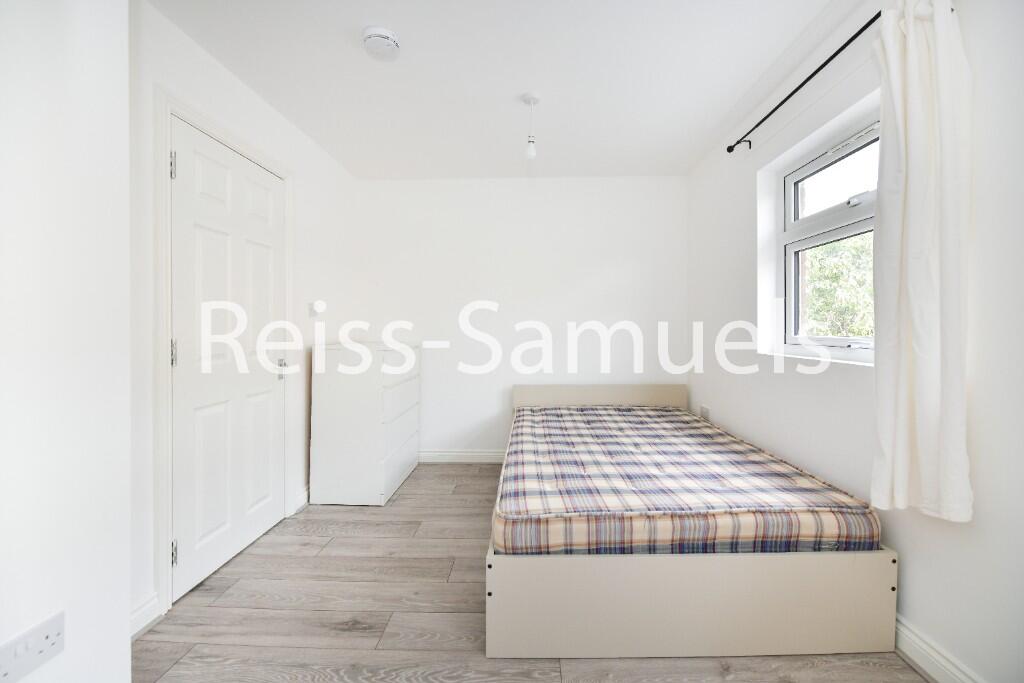5 bedroom terraced house for rent