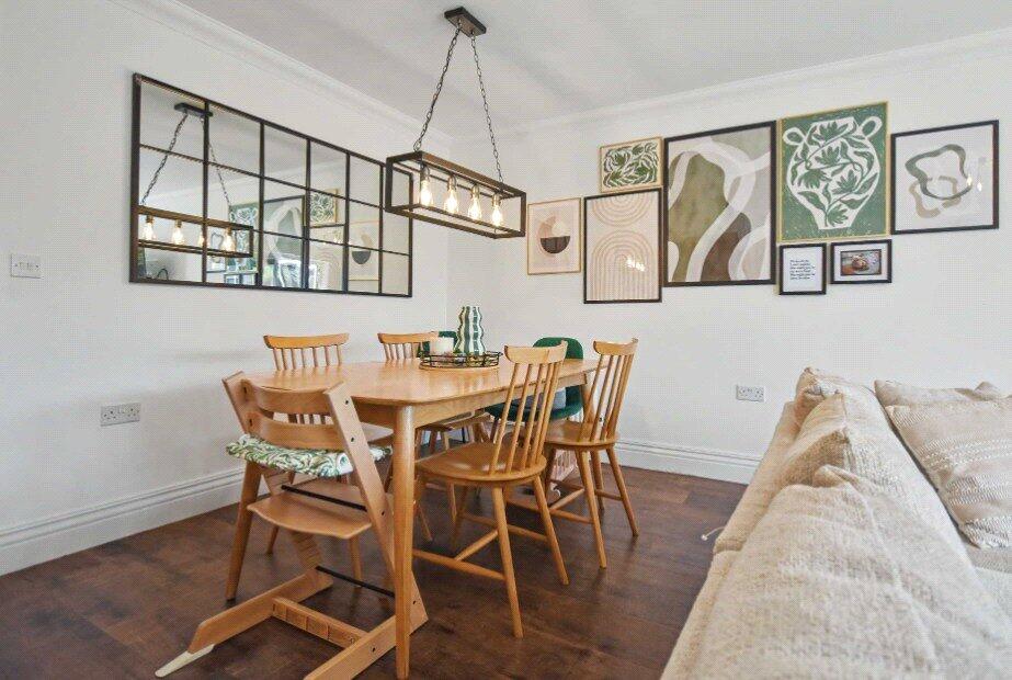 House in Waverley, Farnham - More