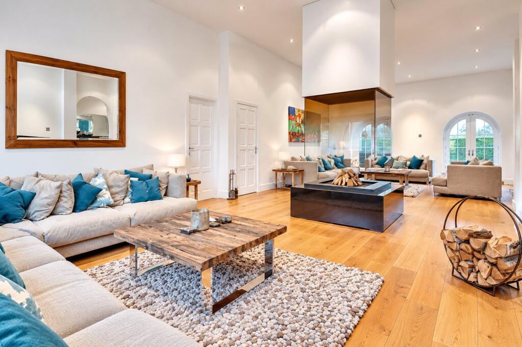 House in Kingston upon Thames - More