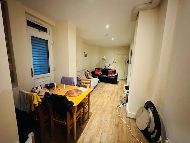 Main image of property: D, Mile End Road, London, E1
